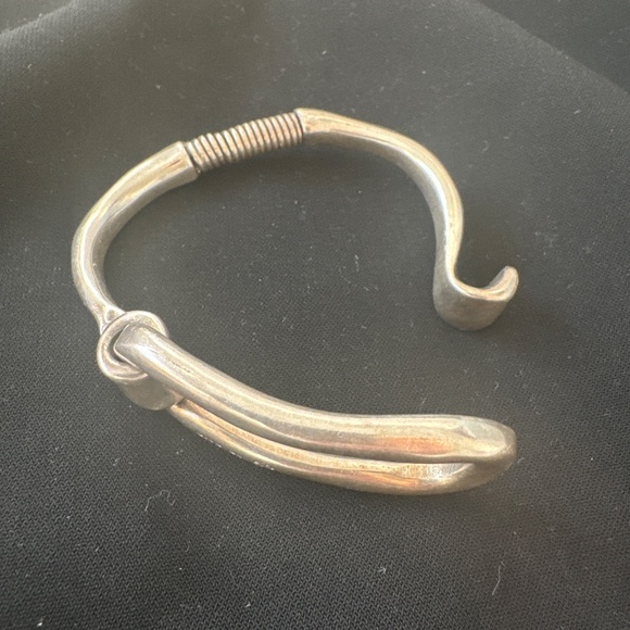 Uno de 50 spring load clasp bracelet - Picture 3 of 4